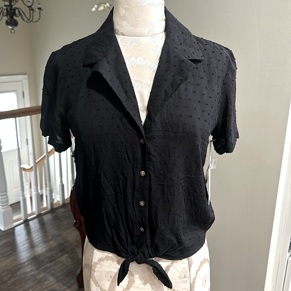 Candie’s Black blouse with short sleeve collar with buttons on front - Picture 2 of 11